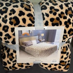 Brand New King sized flannel blanket with a leopard print pattern  brown black